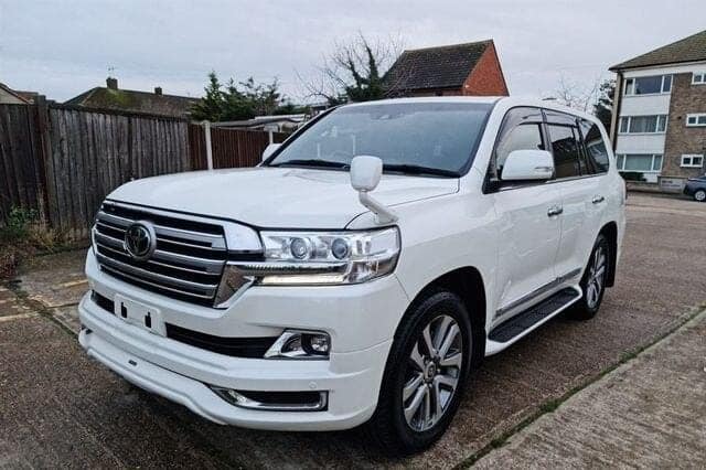 V8 Landcruiser - Luxury rent a car Lahore - TOYOTA V8 LAND-CRUISER